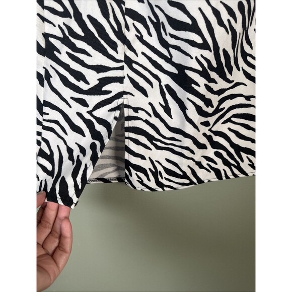 Sexy Cute Zebra Print Mini Skirt Women’s Size Small SHEIN front Slit Side Zipper - Picture 3 of 8